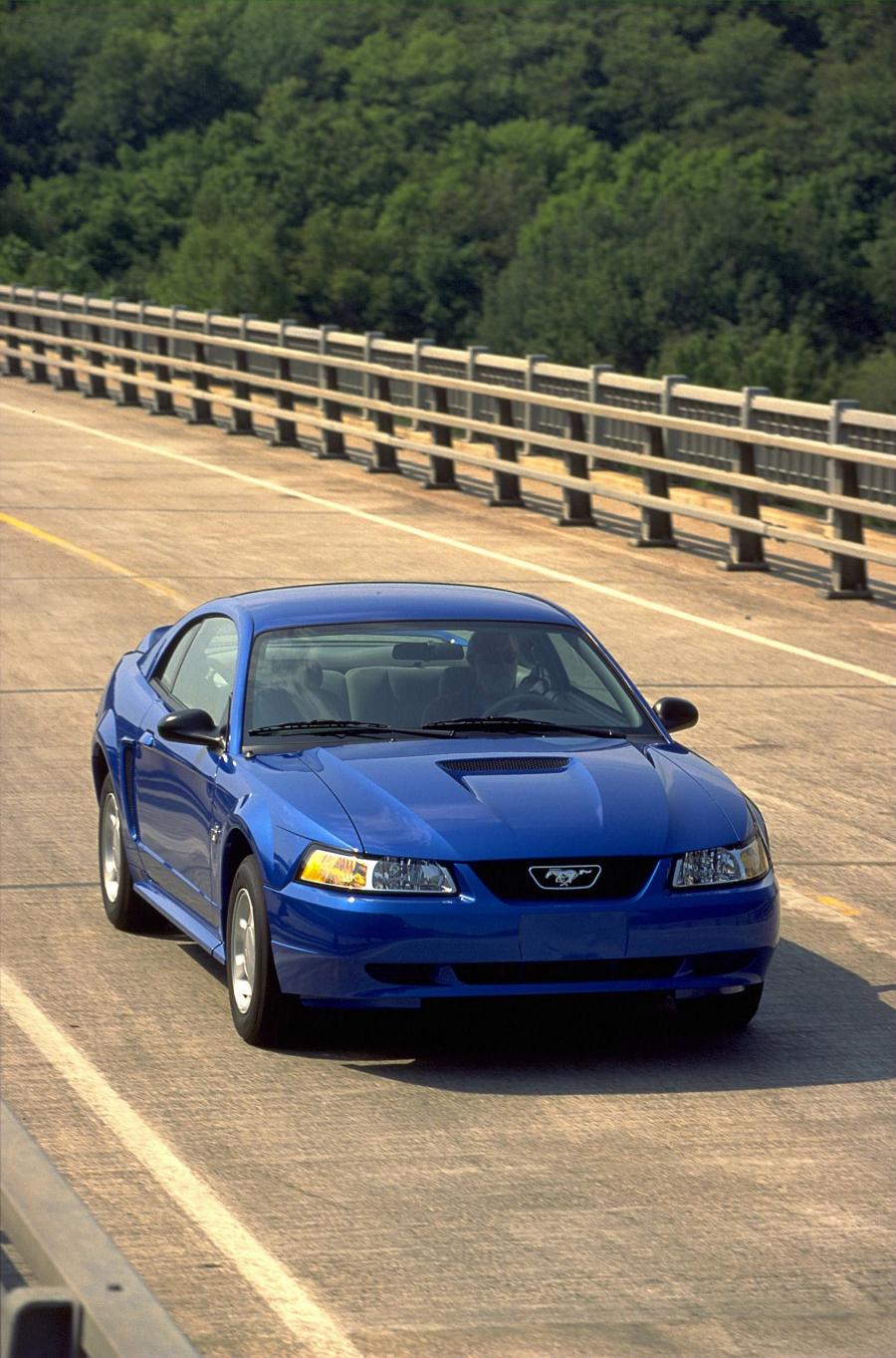  Ford Mustang 1999 года  (фото 28 из 60)